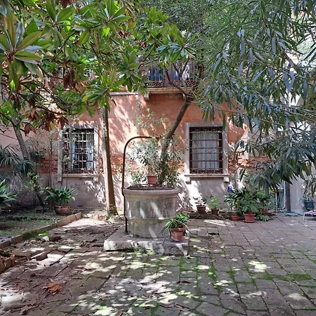 Garden Cozy * Venice